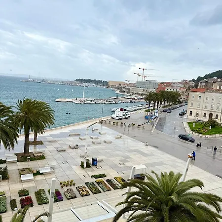 Luxury Skyfall 4* Σπλιτ