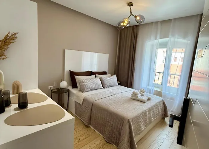 Luxury Skyfall Gostinjska kuća 4*