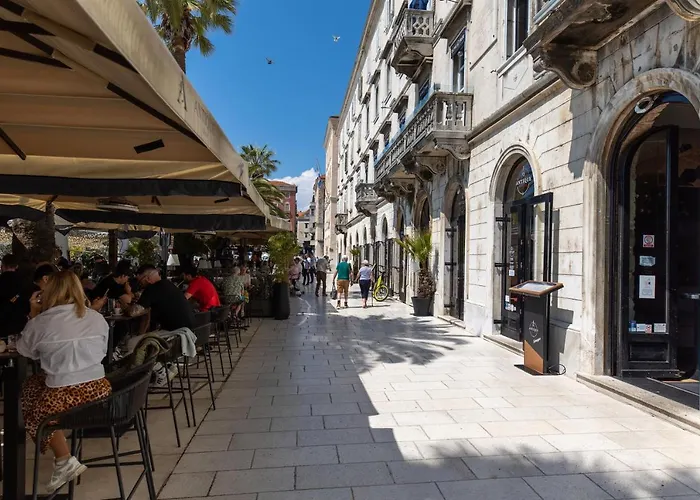 Luxury Skyfall Guest house 4*