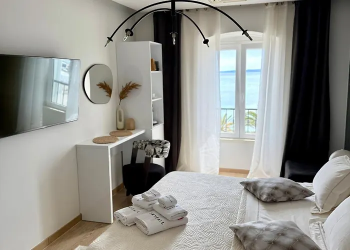 Luxury Skyfall Guest house 4*